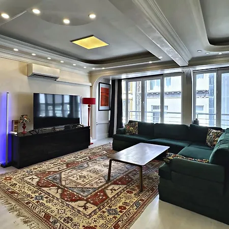 Large Stylish In Nişantaşı Near Metro