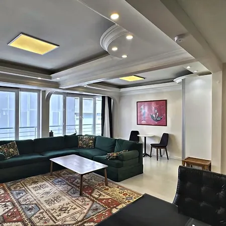 Large Stylish In Nişantaşı Near Metro *
