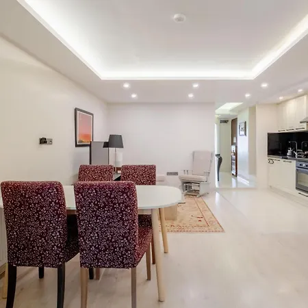 Large Stylish In Nişantaşı Near Metro İstanbul